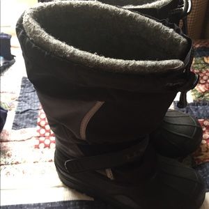 L.L. Bean Boys Snow Boots Size 2 Black